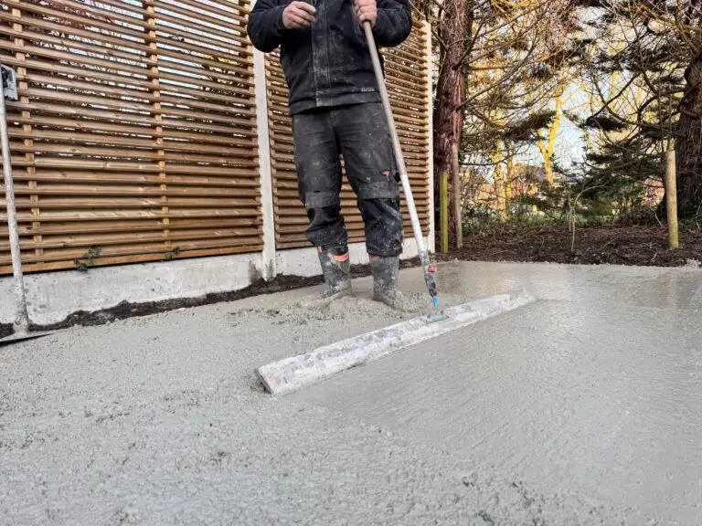 De all-in service van goedkoopbetonbestellen.nl het ruw afwerken van een vloer